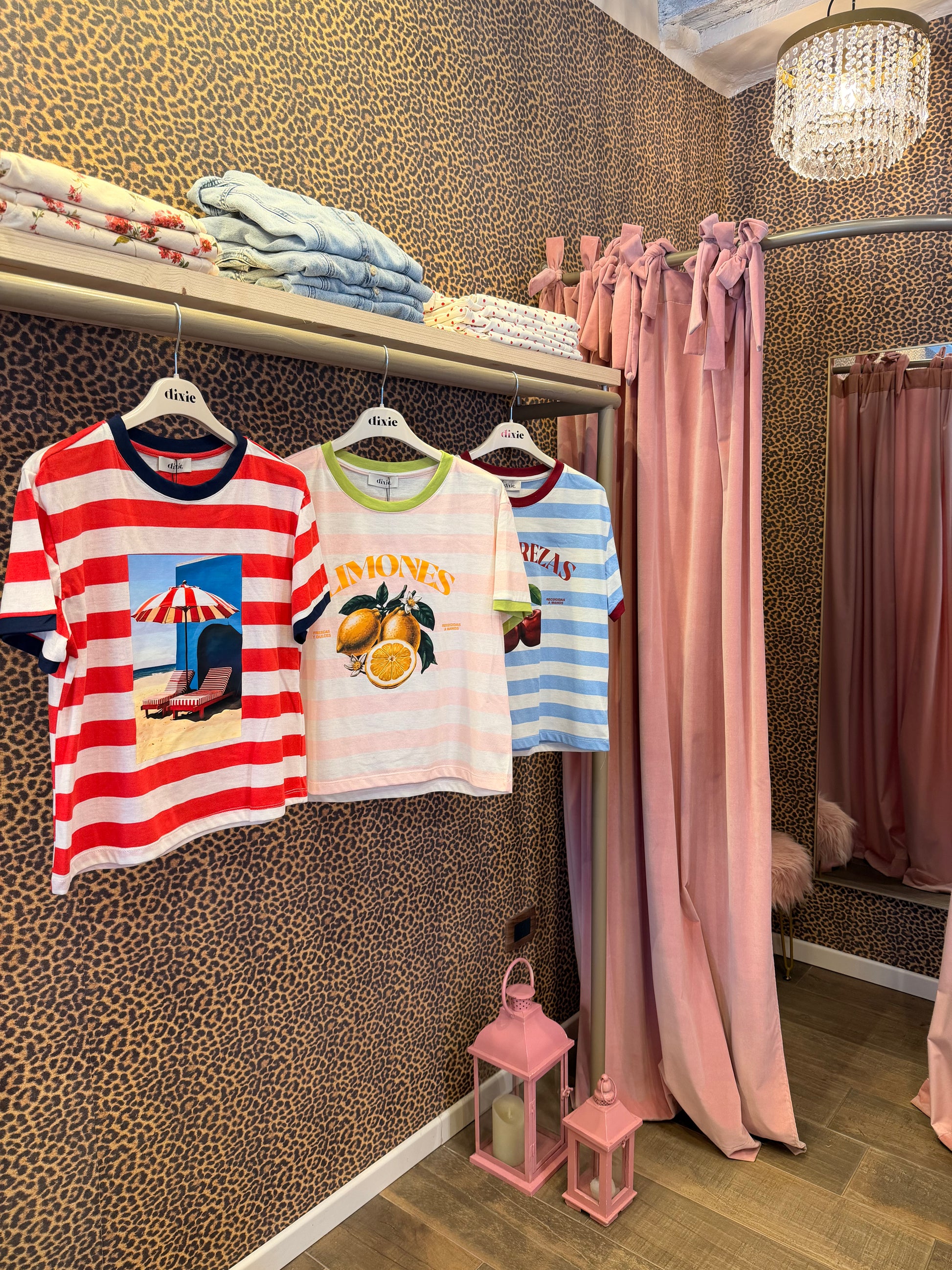 T-shirt con stampa a righe