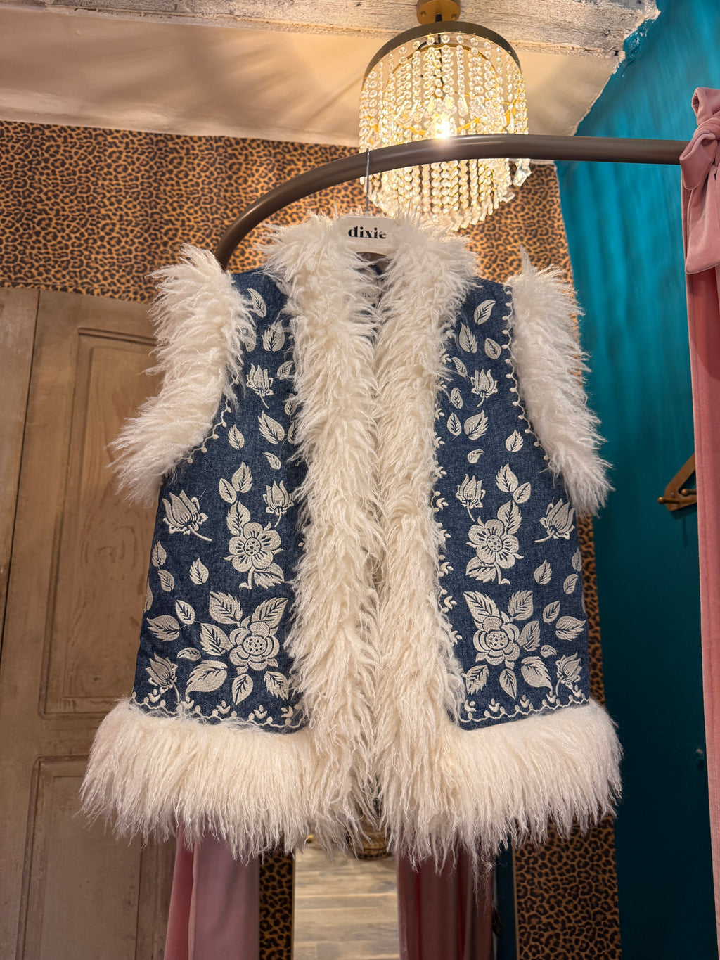 Gilet smanicato ricamato con finitura pelosa