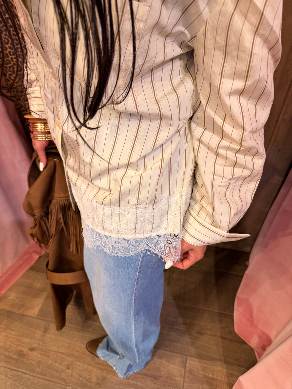 Shirt a righe con dettaglio pizzo sul fondo