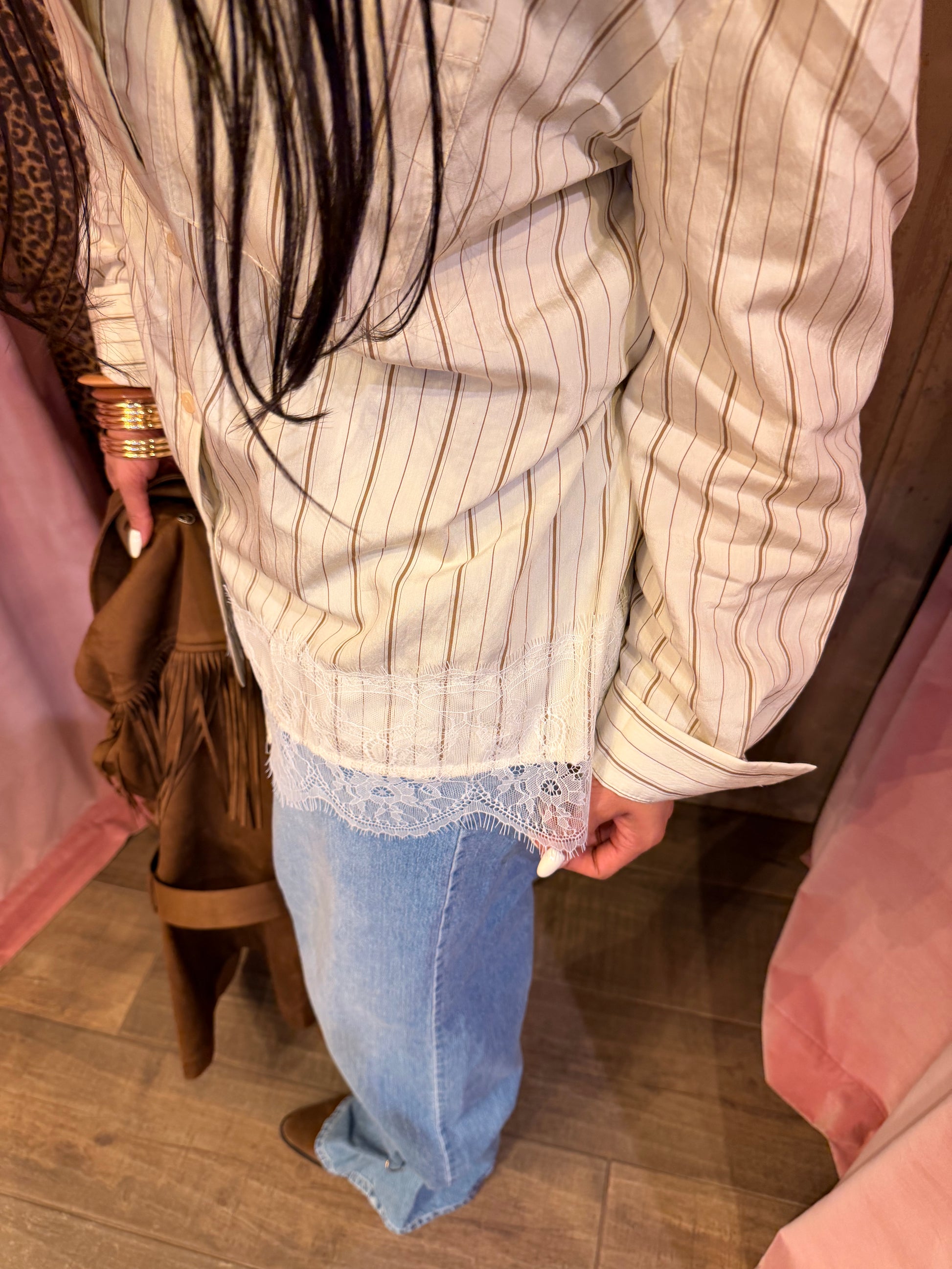 Shirt a righe con dettaglio pizzo sul fondo