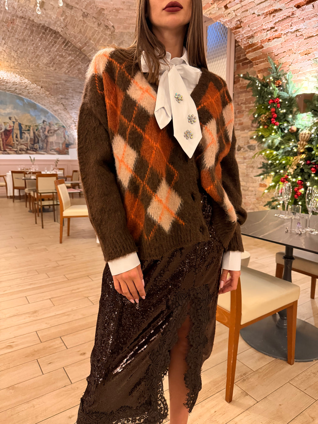 Camicia con fiocco collo e bottoni gioiello