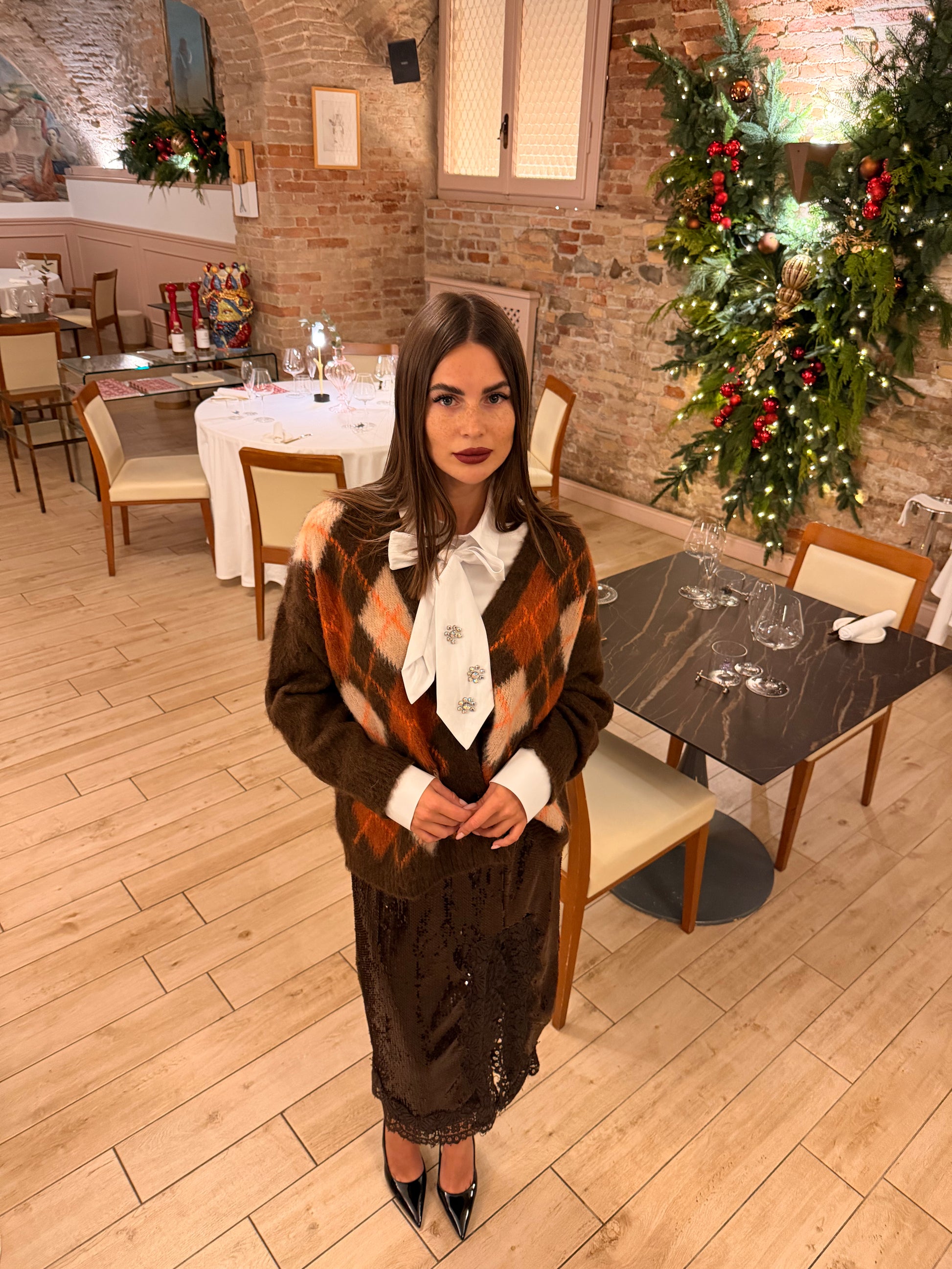 Camicia con fiocco collo e bottoni gioiello