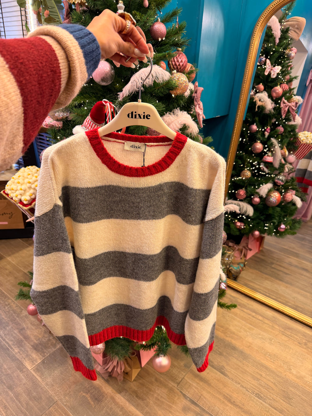 Maglione a righe girocollo