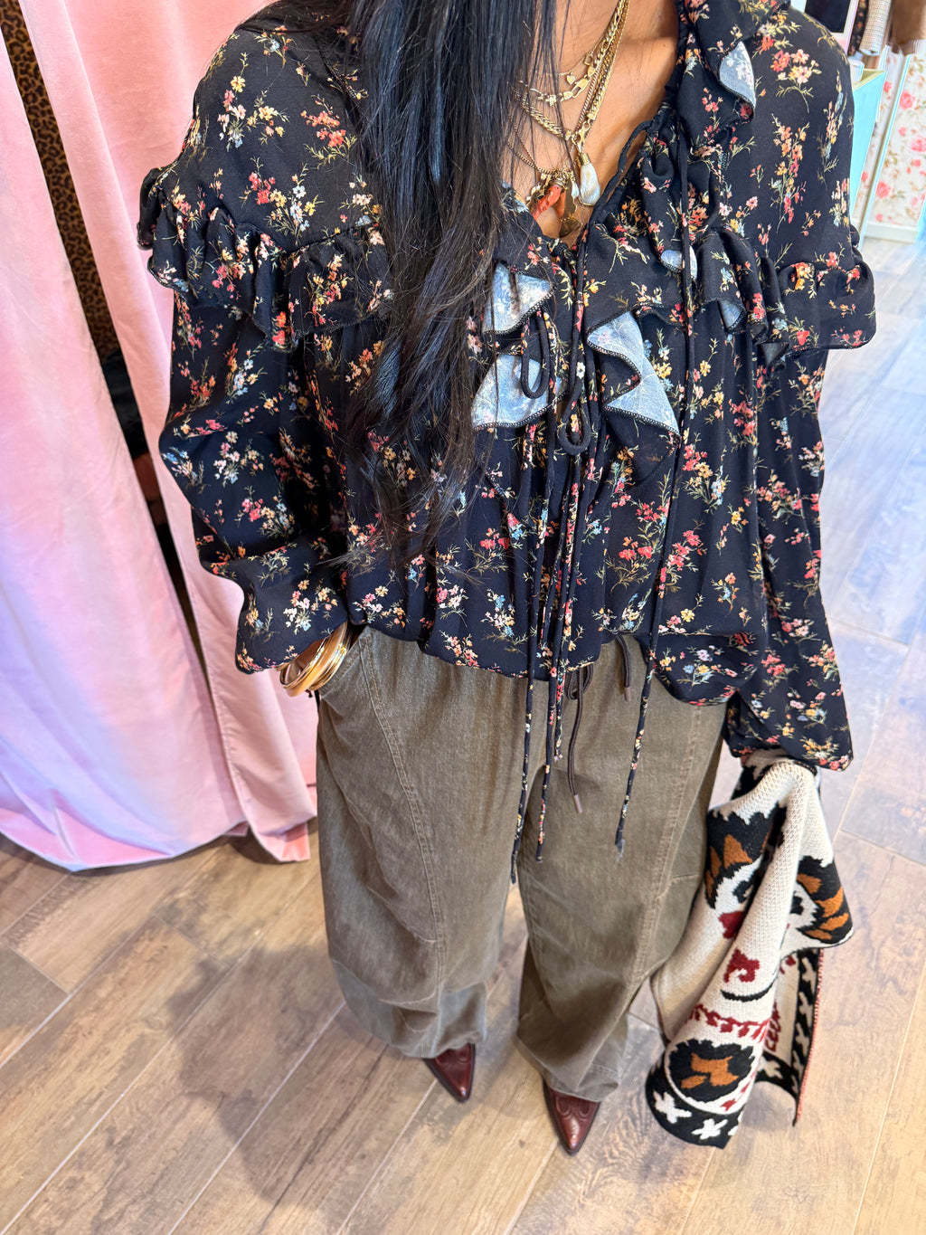 Camicia con stampa floreale e volant