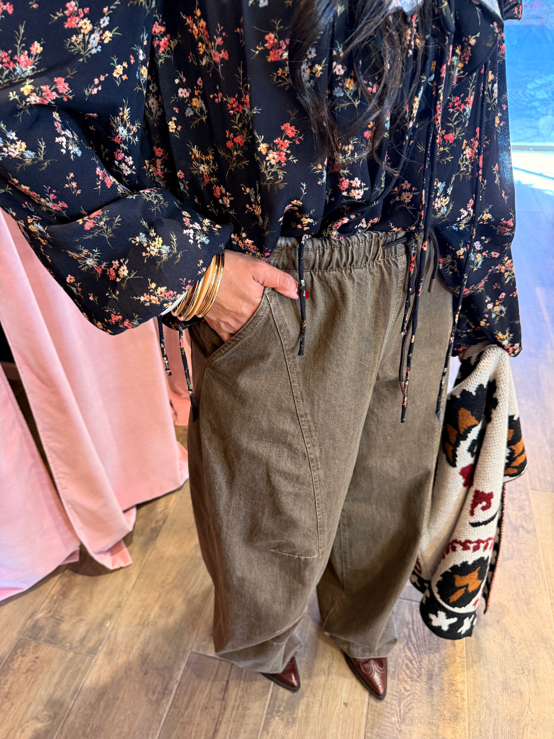 Camicia con stampa floreale e volant