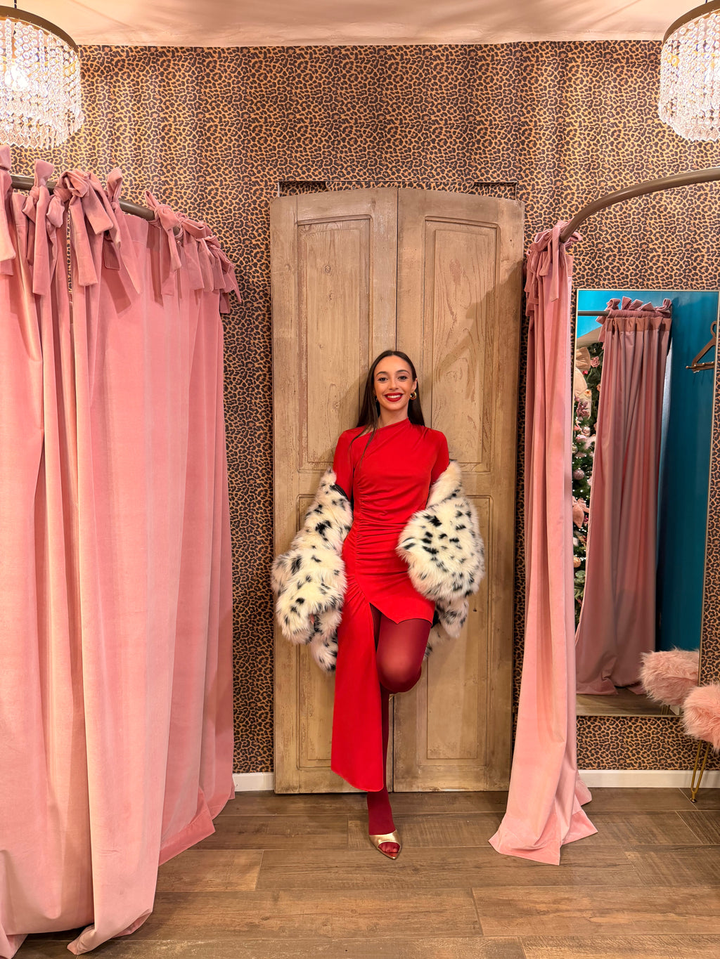 Abito corto con drappeggio