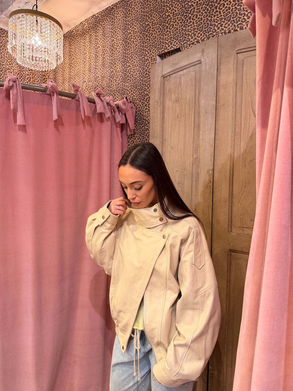 Giacca in pelle con zip e collo alto