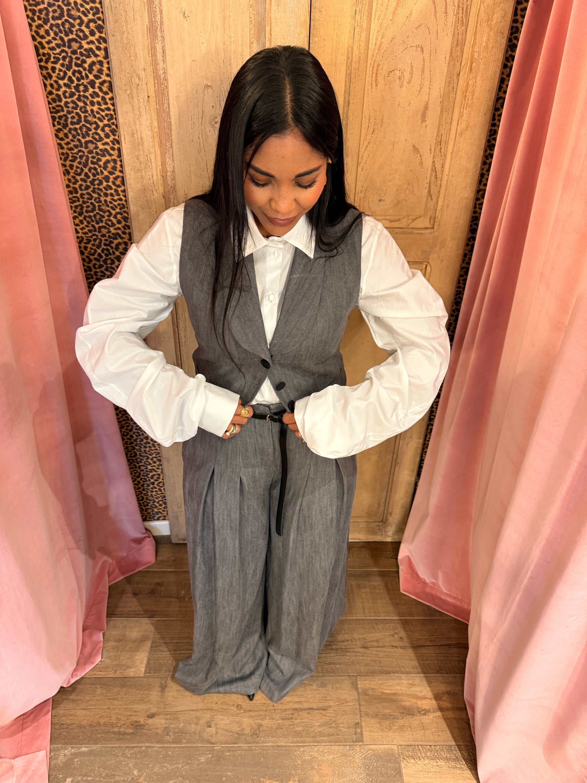 Gilet regular-fit con rever e chiusura a bottoni