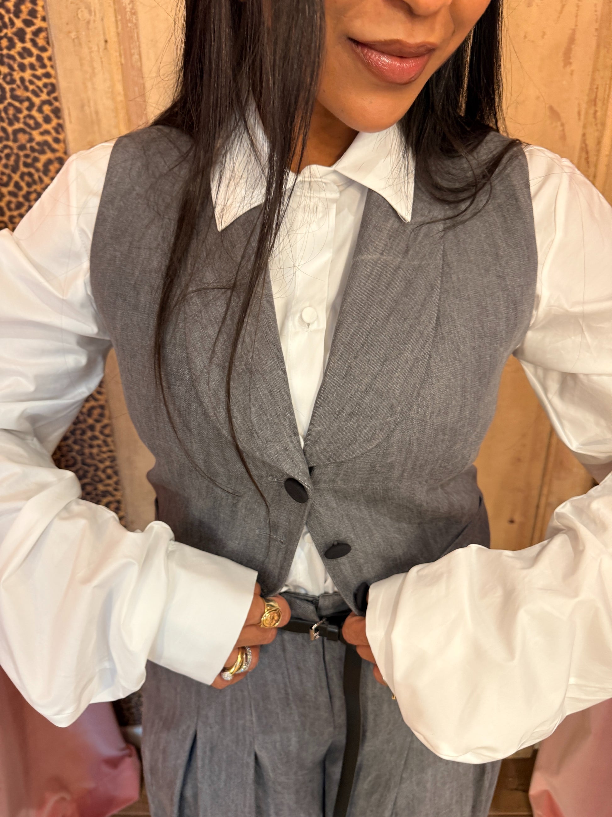 Gilet regular-fit con rever e chiusura a bottoni