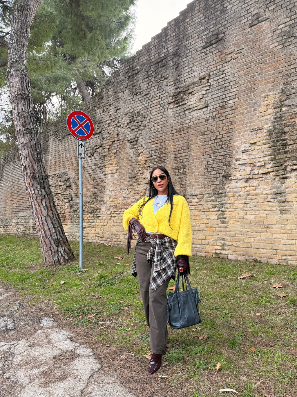 Cardigan corto con maniche ampie e bottoni