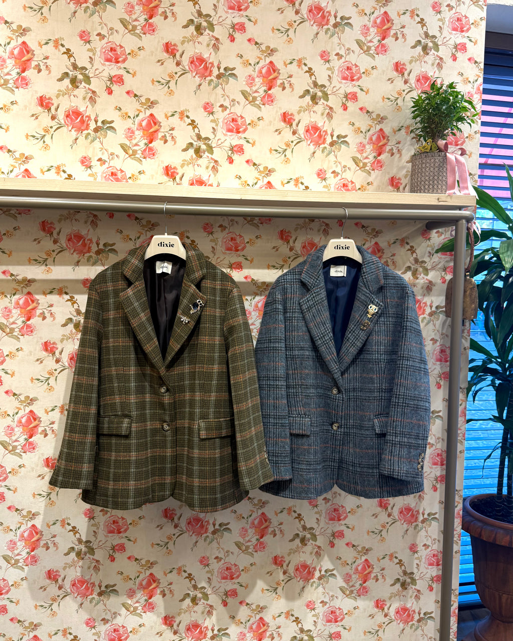 Blazer fantasia check con applicazioni gioiello