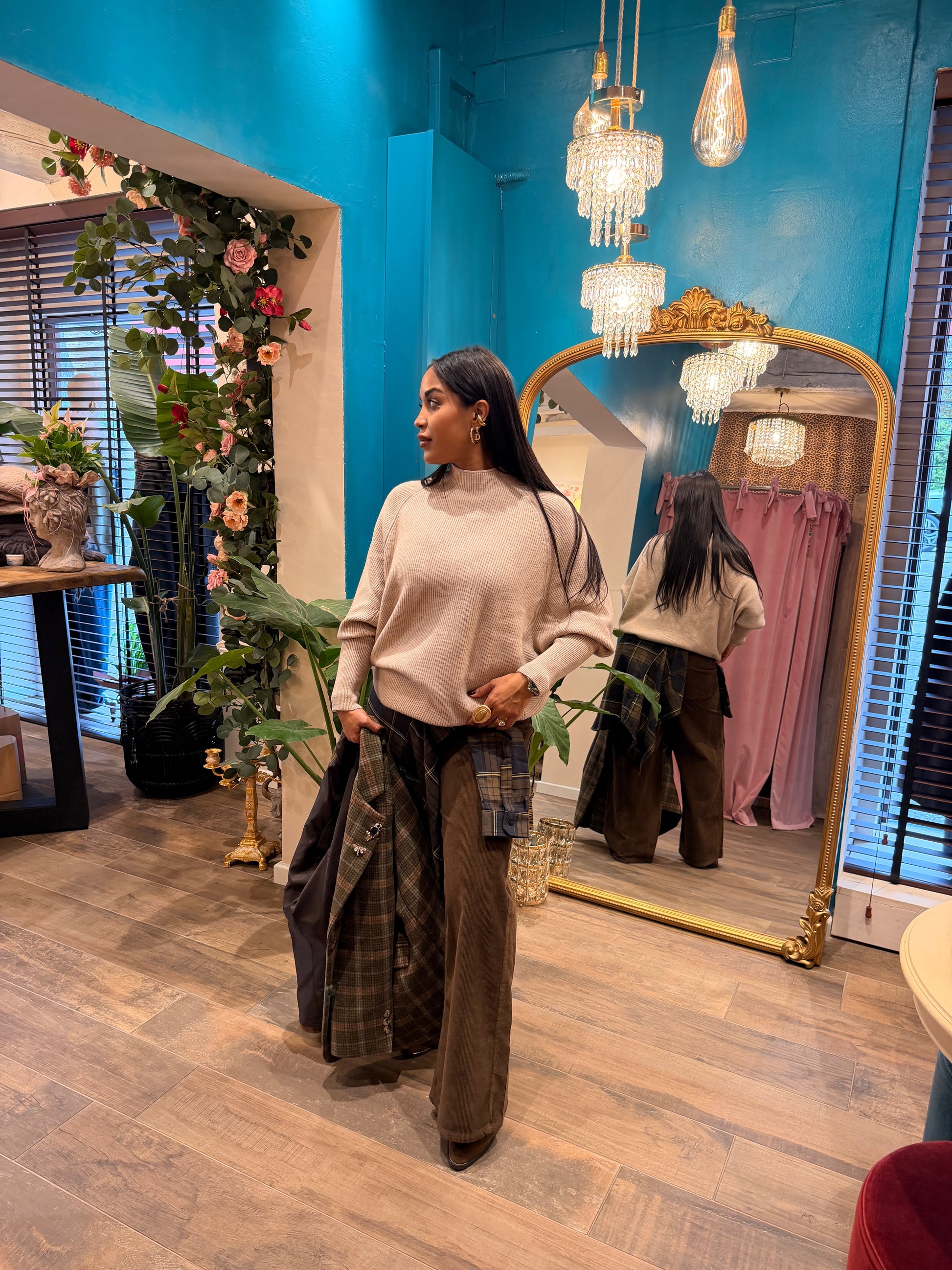 Pantaloni palazzo vita alta con tasche