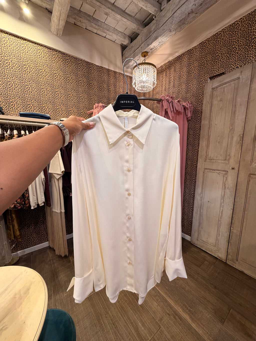 Camicia regular-fit con colletto classico e bottoni