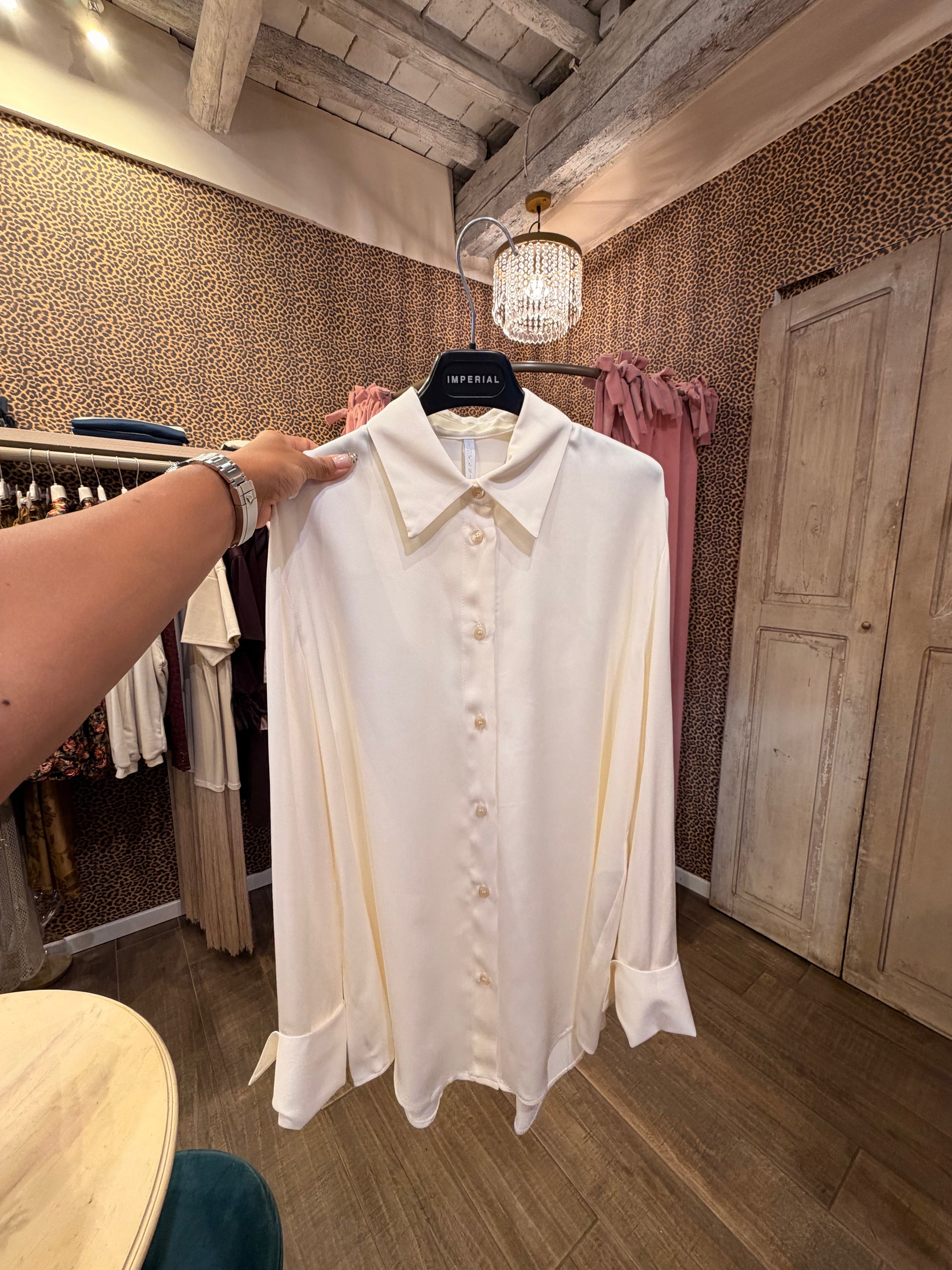 Camicia regular-fit con colletto classico e bottoni