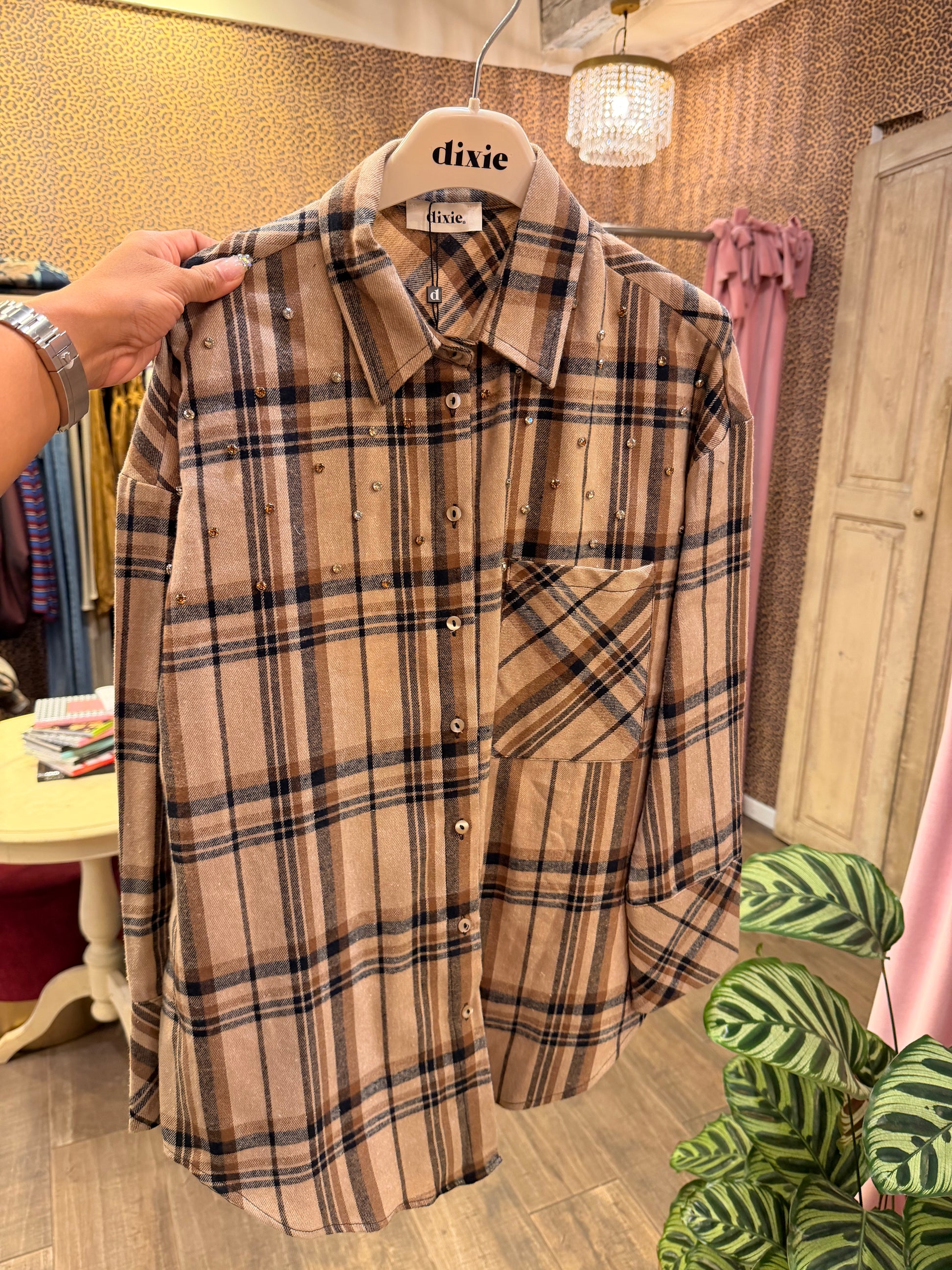 Camicia con applicazioni