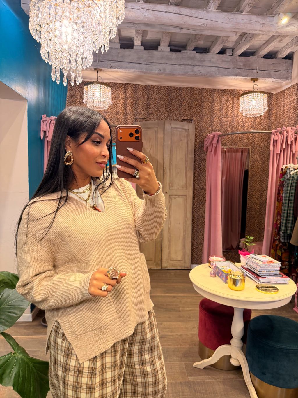 Maglione scollo a v con tasche applicate