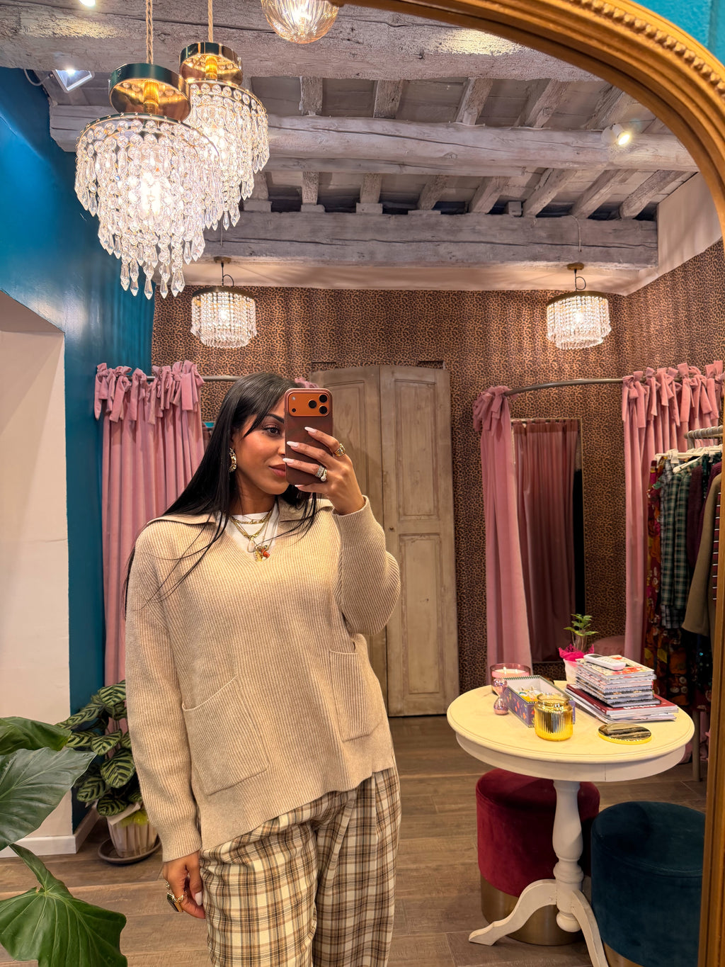 Maglione scollo a v con tasche applicate