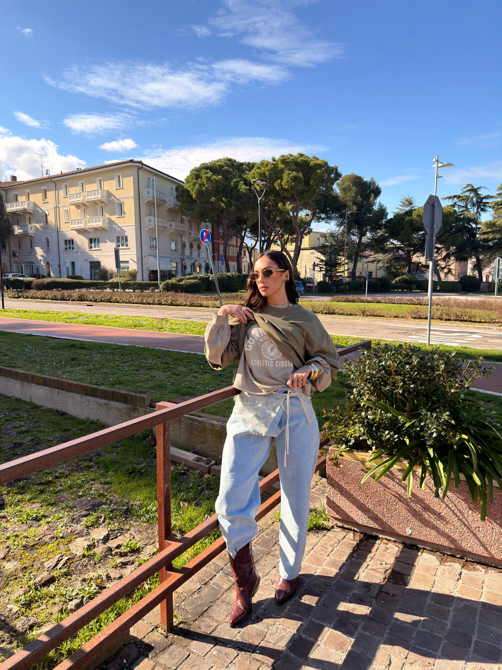 Felpa girocollo stampa frontale over
