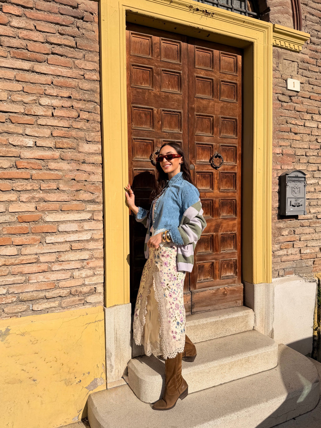 Cardigan a righe con bottoni e tasche frontali