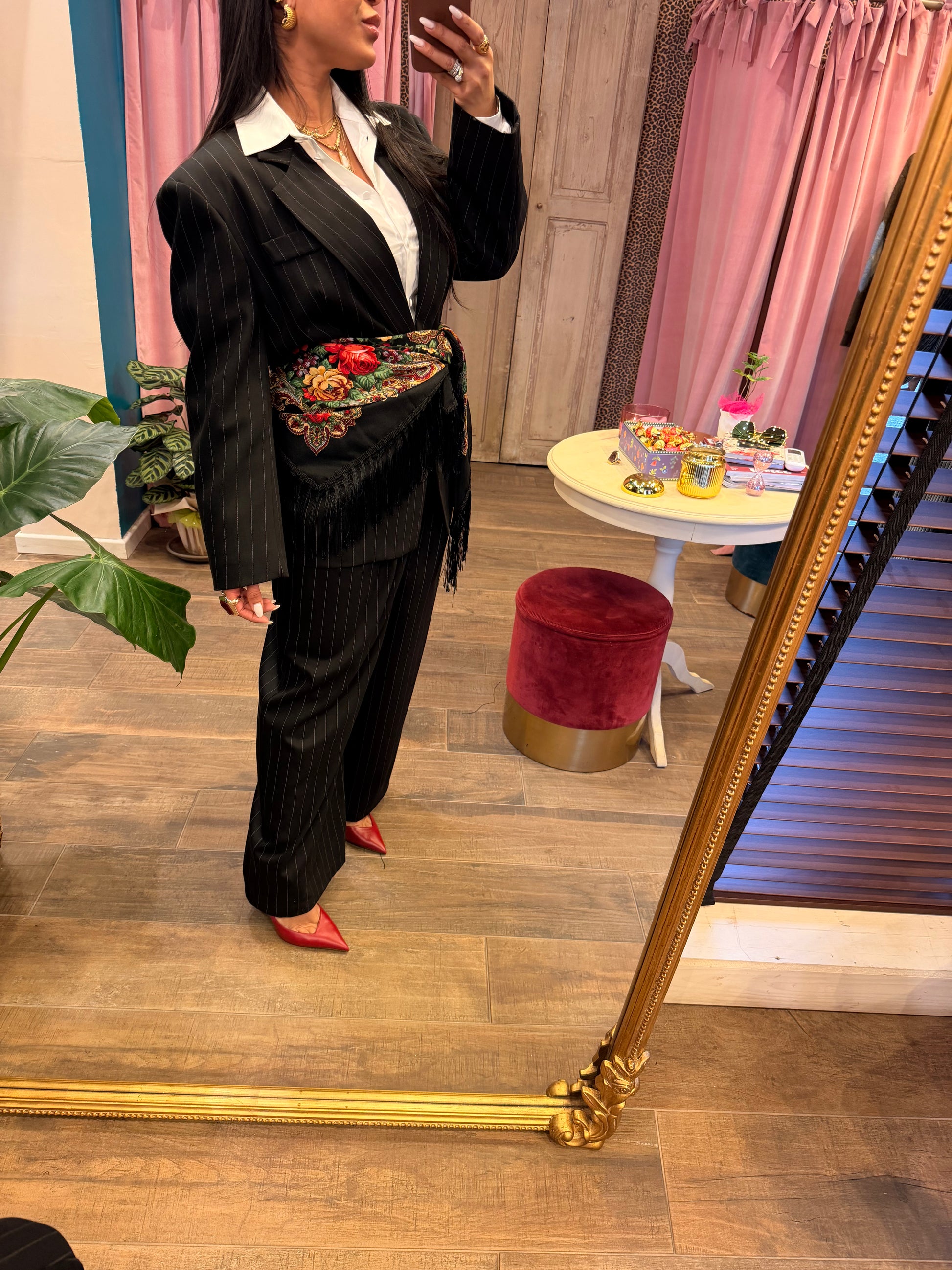 Pantaloni palazzo a righe con foulard floreale