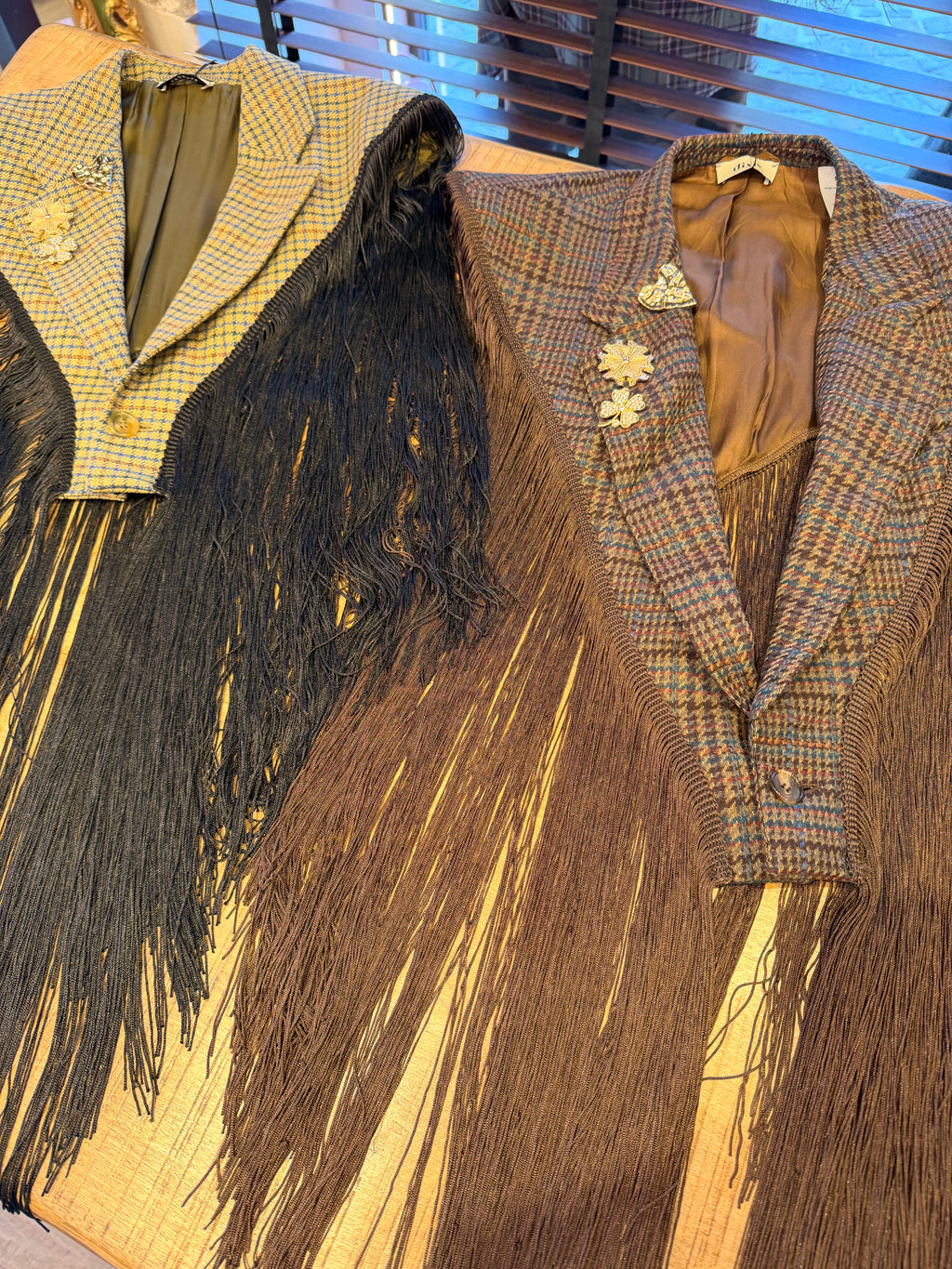 Coprispalle stile blazer check con frange