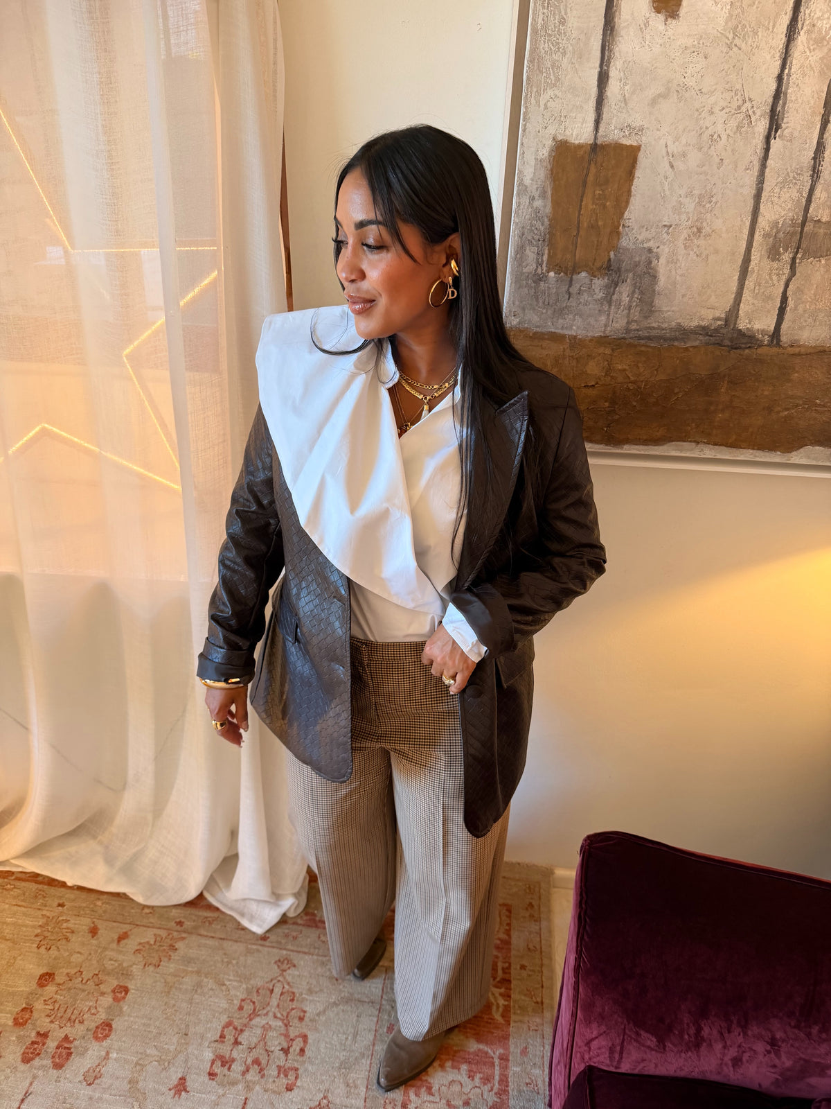 Blusa asimmetrica con maniche lunghe e nodo laterale