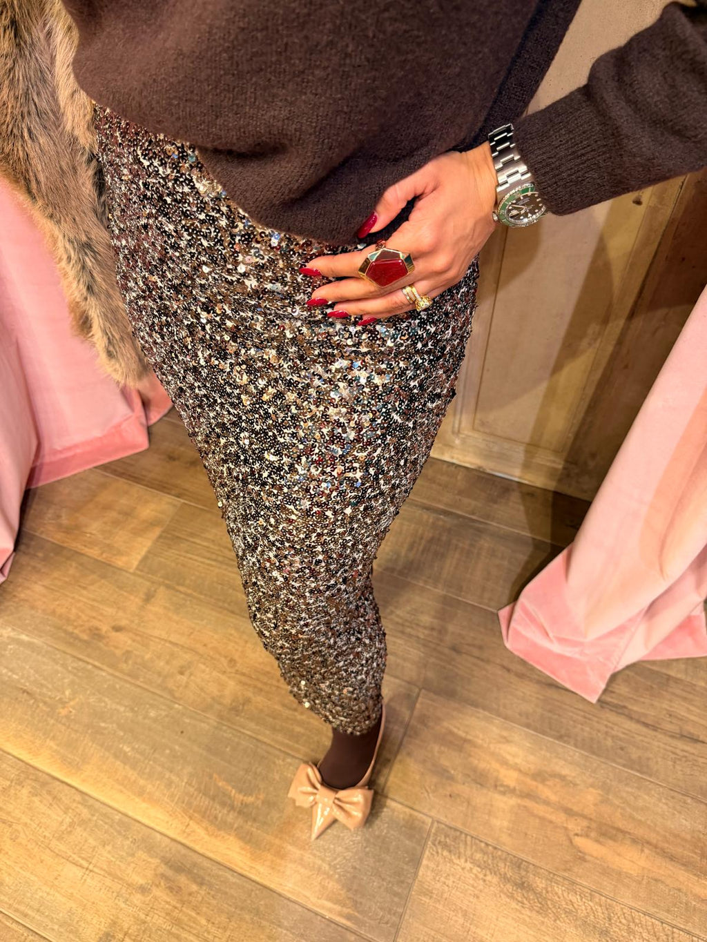 Gonna midi paillettes con spacco asimmetrico