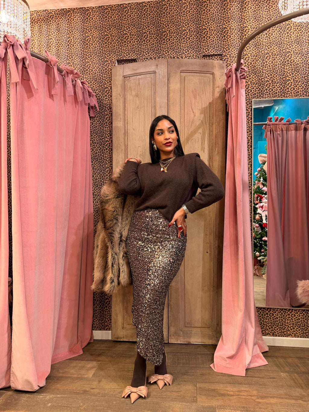 Gonna midi paillettes con spacco asimmetrico