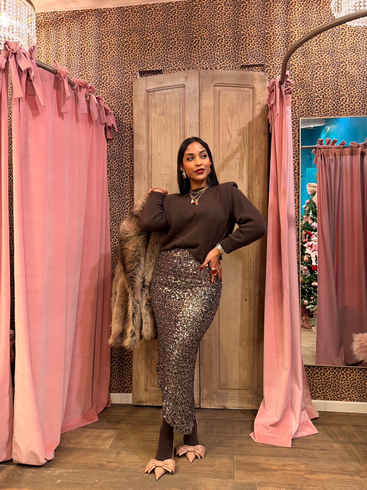 Gonna midi paillettes con spacco asimmetrico